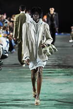 メゾン ミハラヤスヒロ 2025年秋冬コレクション - デフォルメが生みだすシルエット｜写真19