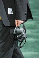 メゾン ミハラヤスヒロ 2025年秋冬コレクション - デフォルメが生みだすシルエット｜写真22