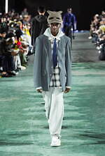 メゾン ミハラヤスヒロ 2025年秋冬コレクション - デフォルメが生みだすシルエット｜写真23