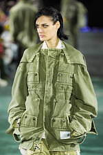 メゾン ミハラヤスヒロ 2025年秋冬コレクション - デフォルメが生みだすシルエット｜写真35