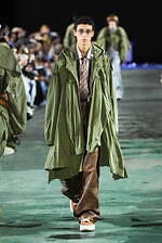 メゾン ミハラヤスヒロ 2025年秋冬コレクション - デフォルメが生みだすシルエット｜写真38