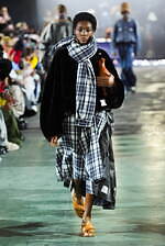 メゾン ミハラヤスヒロ 2025年秋冬コレクション - デフォルメが生みだすシルエット｜写真47