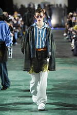 メゾン ミハラヤスヒロ 2025年秋冬コレクション - デフォルメが生みだすシルエット｜写真54