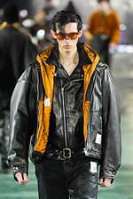 メゾン ミハラヤスヒロ 2025年秋冬コレクション - デフォルメが生みだすシルエット｜写真60