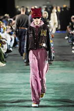 メゾン ミハラヤスヒロ 2025年秋冬コレクション - デフォルメが生みだすシルエット｜写真70