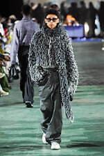 メゾン ミハラヤスヒロ 2025年秋冬コレクション - デフォルメが生みだすシルエット｜写真76