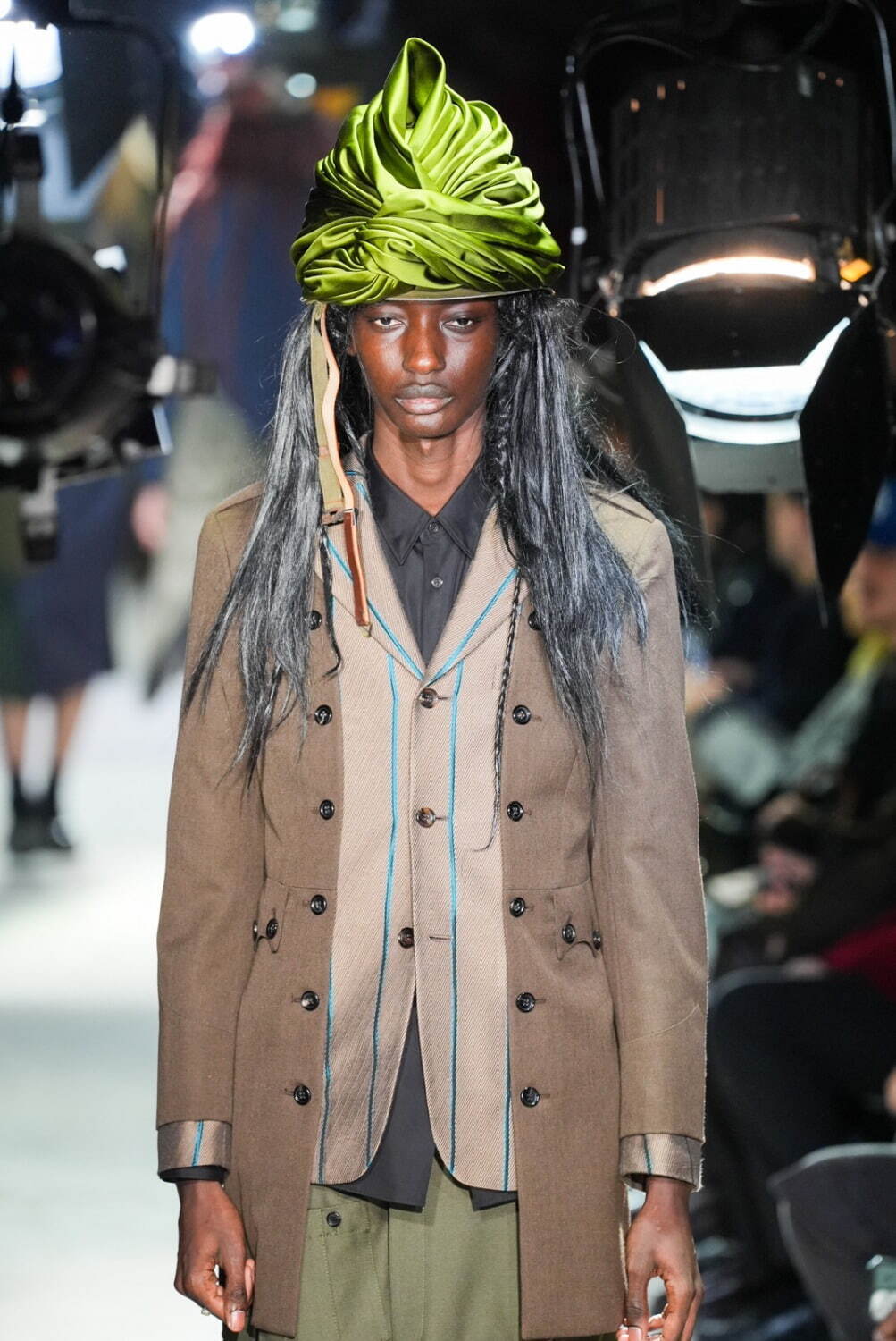 コム デ ギャルソン・オム プリュス(COMME des GARÇONS HOMME PLUS) 2025-26年秋冬メンズコレクション  - 写真21