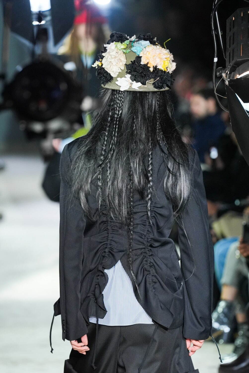 コム デ ギャルソン・オム プリュス(COMME des GARÇONS HOMME PLUS) 2025-26年秋冬メンズコレクション  - 写真32