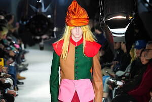 コム デ ギャルソン・オム プリュス 2025年秋冬コレクション - 砕かれた“断片”に探る希望