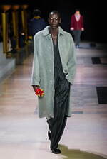 ケンゾー 2025年秋冬メンズコレクション - “東京からパリへ”列車での旅｜写真8