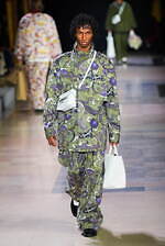 ケンゾー 2025年秋冬メンズコレクション - “東京からパリへ”列車での旅｜写真15