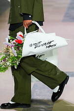 ケンゾー 2025年秋冬メンズコレクション - “東京からパリへ”列車での旅｜写真18