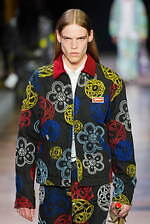 ケンゾー 2025年秋冬メンズコレクション - “東京からパリへ”列車での旅｜写真24