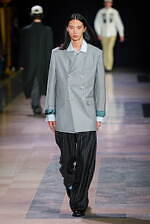 ケンゾー 2025年秋冬メンズコレクション - “東京からパリへ”列車での旅｜写真42