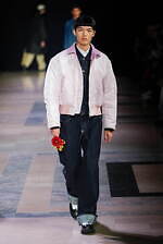 ケンゾー 2025年秋冬メンズコレクション - “東京からパリへ”列車での旅｜写真49