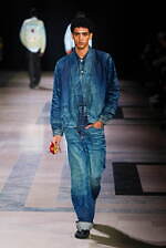 ケンゾー 2025年秋冬メンズコレクション - “東京からパリへ”列車での旅｜写真50