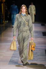 ケンゾー 2025年秋冬メンズコレクション - “東京からパリへ”列車での旅｜写真53