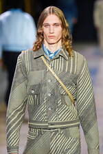 ケンゾー 2025年秋冬メンズコレクション - “東京からパリへ”列車での旅｜写真54