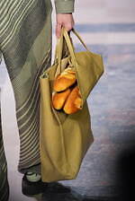 ケンゾー 2025年秋冬メンズコレクション - “東京からパリへ”列車での旅｜写真55