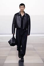 ディオール 2025年冬メンズコレクション - 華麗さから簡潔さへ、男性服の歩みを研ぎ澄ます｜写真6