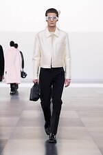 ディオール 2025年冬メンズコレクション - 華麗さから簡潔さへ、男性服の歩みを研ぎ澄ます｜写真17