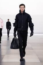 ディオール 2025年冬メンズコレクション - 華麗さから簡潔さへ、男性服の歩みを研ぎ澄ます｜写真18