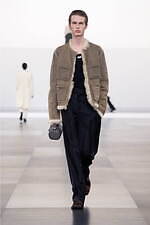 ディオール 2025年冬メンズコレクション - 華麗さから簡潔さへ、男性服の歩みを研ぎ澄ます｜写真36