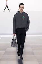 ディオール 2025年冬メンズコレクション - 華麗さから簡潔さへ、男性服の歩みを研ぎ澄ます｜写真39