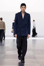 ディオール 2025年冬メンズコレクション - 華麗さから簡潔さへ、男性服の歩みを研ぎ澄ます｜写真47