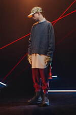 アンダーカバーの2025年秋冬メンズコレクション - 退廃と洗練に交わる架空のフォークロア｜写真32