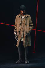 アンダーカバーの2025年秋冬メンズコレクション - 退廃と洗練に交わる架空のフォークロア｜写真42