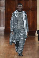 ホワイトマウンテニアリング 2025年秋冬コレクション - 機能主義が引き立てる温もり｜写真4