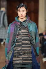 ホワイトマウンテニアリング 2025年秋冬コレクション - 機能主義が引き立てる温もり｜写真16