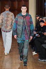 ホワイトマウンテニアリング 2025年秋冬コレクション - 機能主義が引き立てる温もり｜写真17