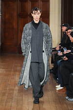 ホワイトマウンテニアリング 2025年秋冬コレクション - 機能主義が引き立てる温もり｜写真19