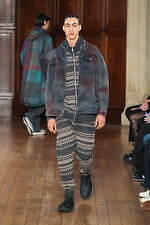 ホワイトマウンテニアリング 2025年秋冬コレクション - 機能主義が引き立てる温もり｜写真20