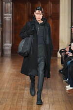 ホワイトマウンテニアリング 2025年秋冬コレクション - 機能主義が引き立てる温もり｜写真24