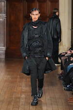 ホワイトマウンテニアリング 2025年秋冬コレクション - 機能主義が引き立てる温もり｜写真37