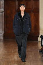 ホワイトマウンテニアリング 2025年秋冬コレクション - 機能主義が引き立てる温もり｜写真45