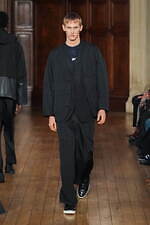 ホワイトマウンテニアリング 2025年秋冬コレクション - 機能主義が引き立てる温もり｜写真46