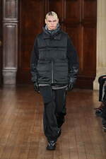 ホワイトマウンテニアリング 2025年秋冬コレクション - 機能主義が引き立てる温もり｜写真47