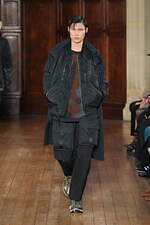 ホワイトマウンテニアリング 2025年秋冬コレクション - 機能主義が引き立てる温もり｜写真51