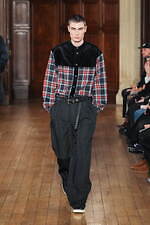 ホワイトマウンテニアリング 2025年秋冬コレクション - 機能主義が引き立てる温もり｜写真53