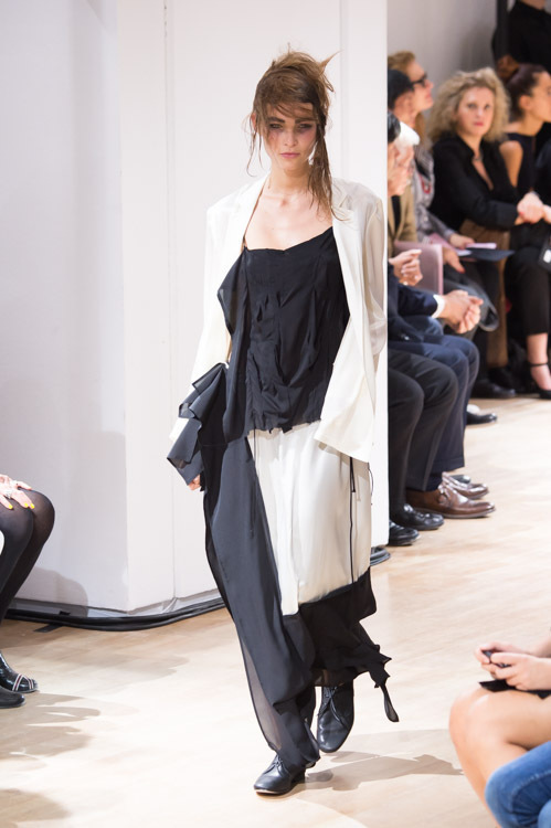 ヨウジヤマモト(Yohji Yamamoto) 2015年春夏ウィメンズコレクション  - 写真2