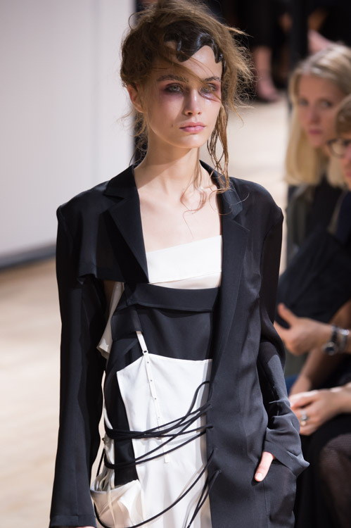ヨウジヤマモト(Yohji Yamamoto) 2015年春夏ウィメンズコレクション - ファッションプレス