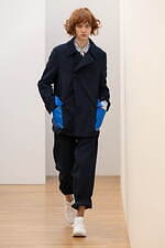 コム デ ギャルソン・シャツ 2025年秋冬コレクション - 色彩のリズム、大胆なデフォルメ｜写真3