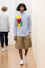 コム デ ギャルソン・シャツ 2025年秋冬コレクション - 色彩のリズム、大胆なデフォルメ｜写真6