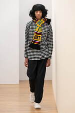 コム デ ギャルソン・シャツ 2025年秋冬コレクション - 色彩のリズム、大胆なデフォルメ｜写真19