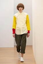 コム デ ギャルソン・シャツ 2025年秋冬コレクション - 色彩のリズム、大胆なデフォルメ｜写真22