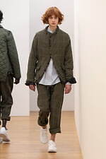 コム デ ギャルソン・シャツ 2025年秋冬コレクション - 色彩のリズム、大胆なデフォルメ｜写真27